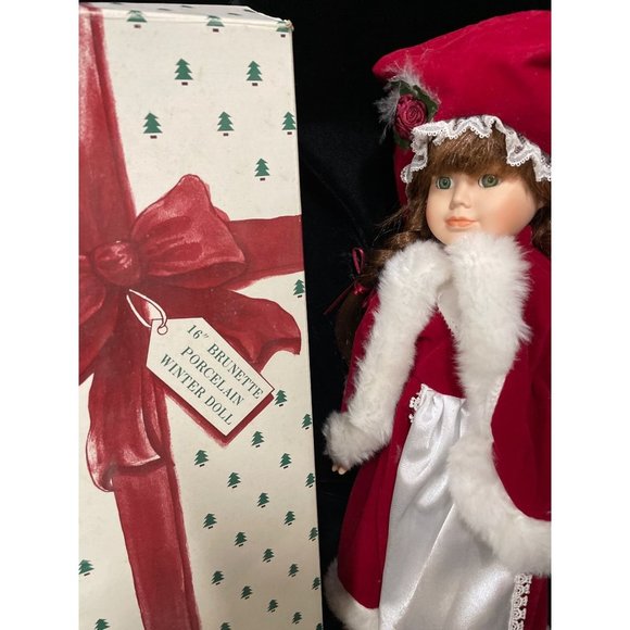 Two Porcelain Winter Dolls blonde in Green and brunette in Red 16” EUC - Picture 9 of 16